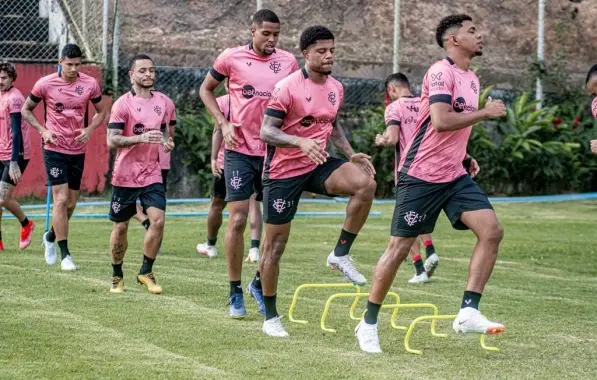 Sem Rodrigo Andrade e Osvaldo, Vitória faz ajustes em treino tático no Barradão