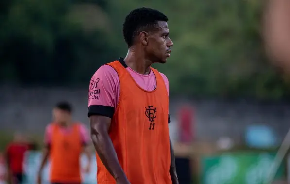 Felipe Vieira tem lesão no ligamento do joelho confirmada e ficará afastado por oito meses