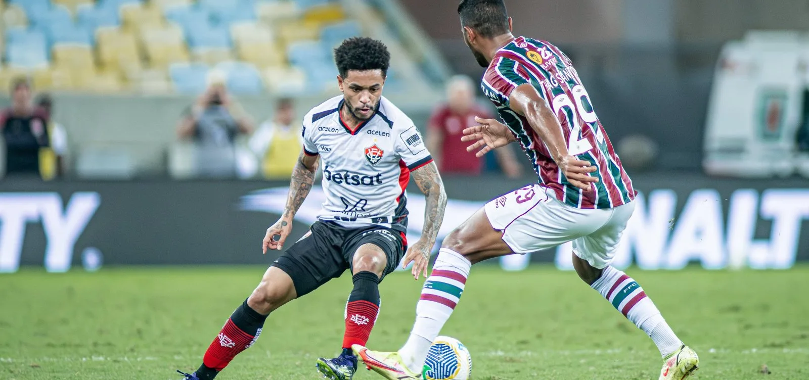 Vitória bate o Fluminense no Maracanã, quebra jejum e sai da zona de rebaixamento