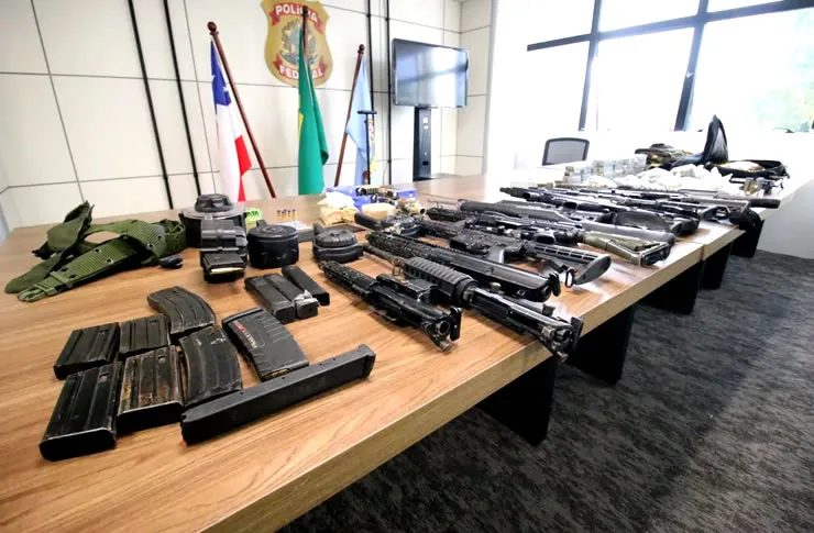 Polícia baiana apreendeu 17 armas por dia e 26 fuzis em 2024