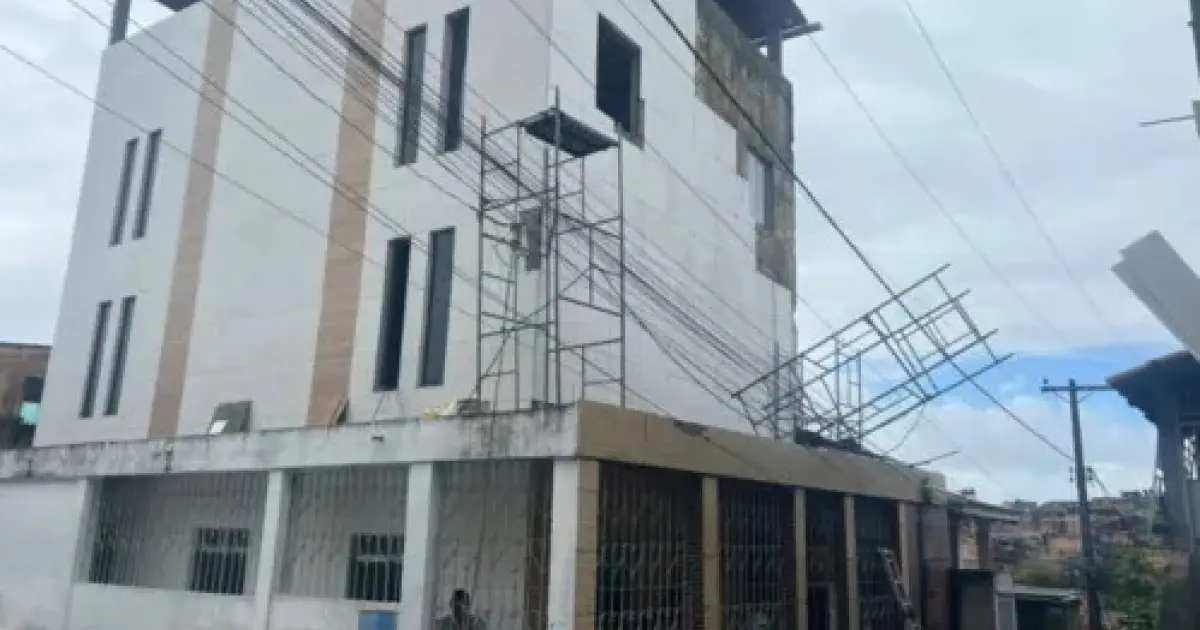 Ajudante de pedreiro é eletrocutado no bairro Novo Marotinho, em Salvador