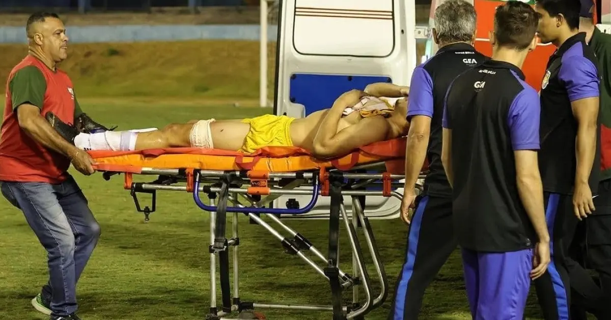 Goleiro do Grêmio Anápolis é atingido com bala de borracha de policial após jogo em Goiás