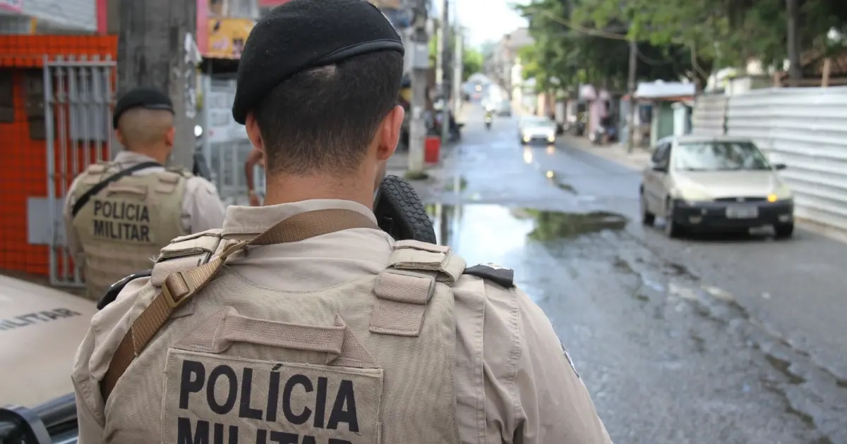 Operação no bairro de Tancredo Neves termina com prisões, veículos recuperados e apreensão de drogas