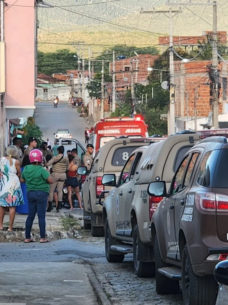 Jovem morre a tiros dentro de distribuidora de bebidas na Bahia; vítima estava em “saidinha temporária”