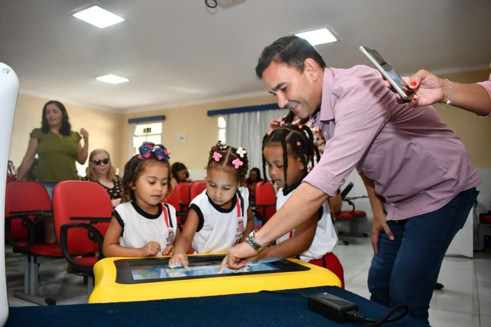 IDEB: Alagoinhas alcança resultado histórico com Gustavo Carmo na Educação