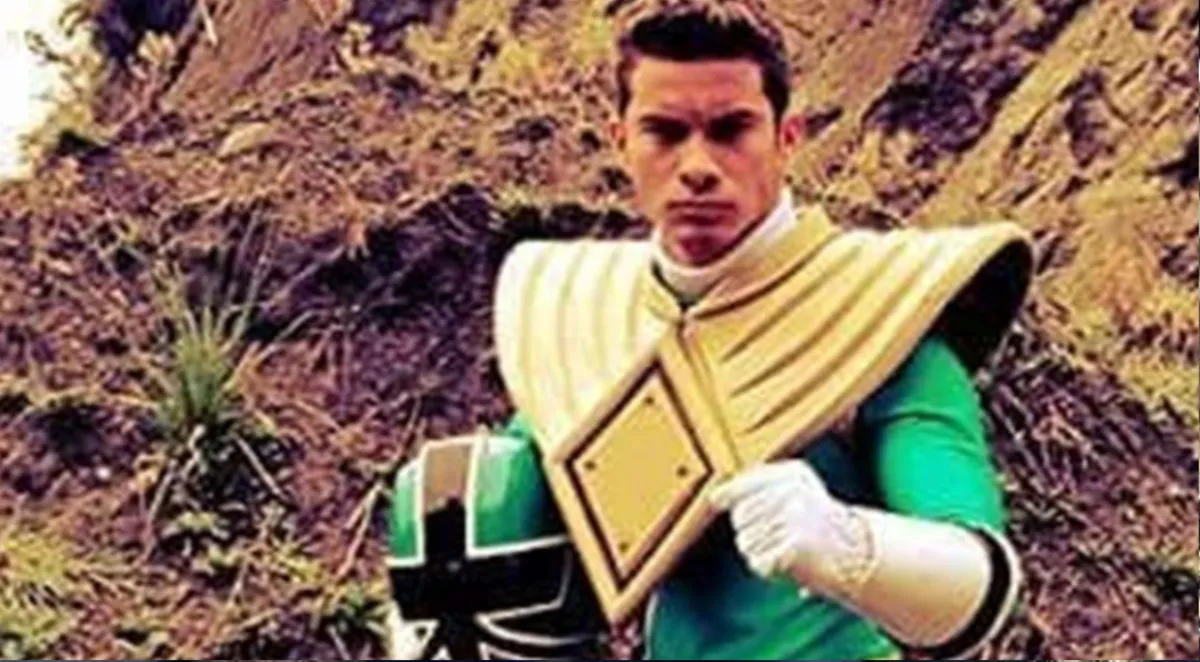 Ator de Power Ranger agride idoso de andador