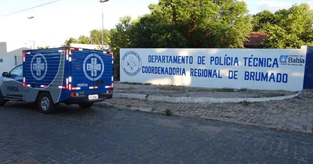 Polícia para velório no Sudoeste baiano e leva corpo para perícia após denúncia de feminicídio