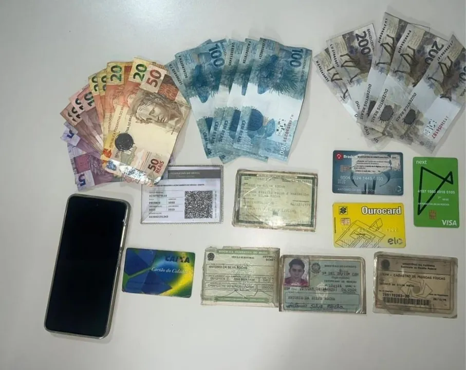 Homem é preso fazendo compras com dinheiro falso