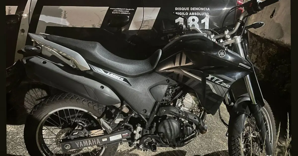 Moto roubada é recuperada pela PM  Veja