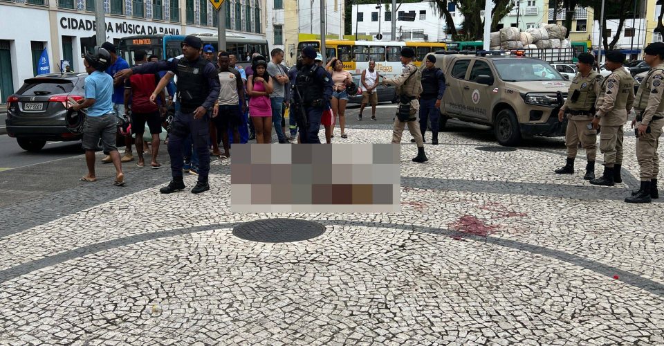 Duas pessoas são baleadas e uma fica ferida em tentativa de assalto no Mercado Modelo