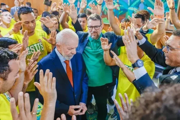 Lula sanciona lei que cria o Dia da Música Gospel em novo gesto a evangélicos