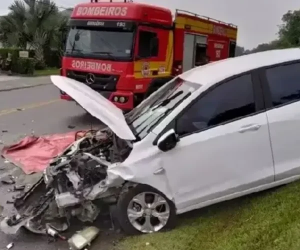 Casal tenta dar ‘calote’ em motel e fuga termina em batida de carro