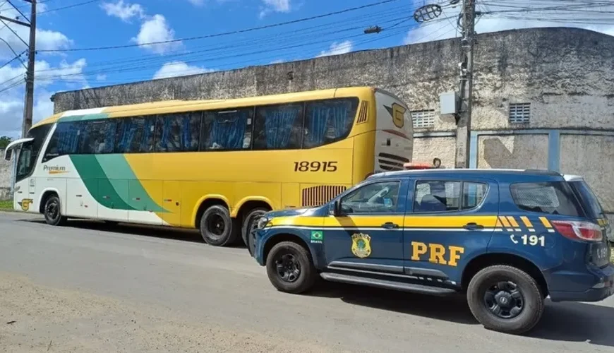 Homem é detido após se masturbar em ônibus na Bahia