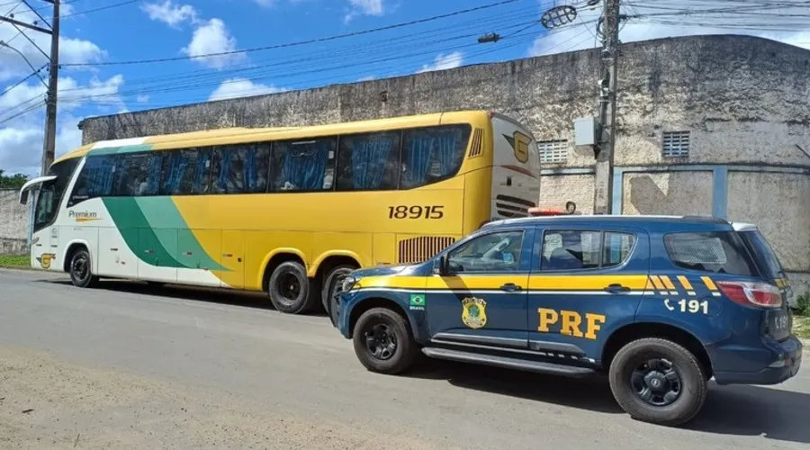 Homem é detido após se masturbar em ônibus na Bahia