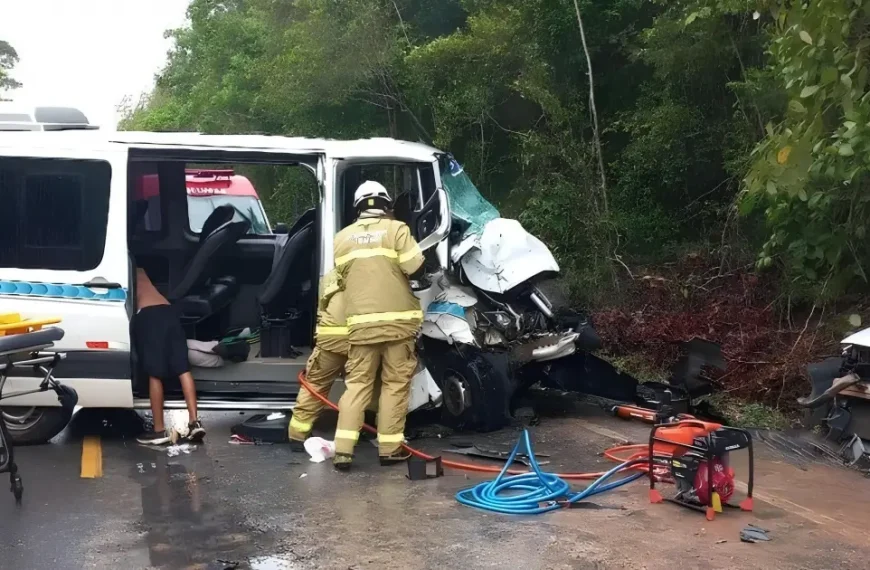 Porto Seguro: acidente na BA-001 deixa um morto e nove feridos, incluindo crianças