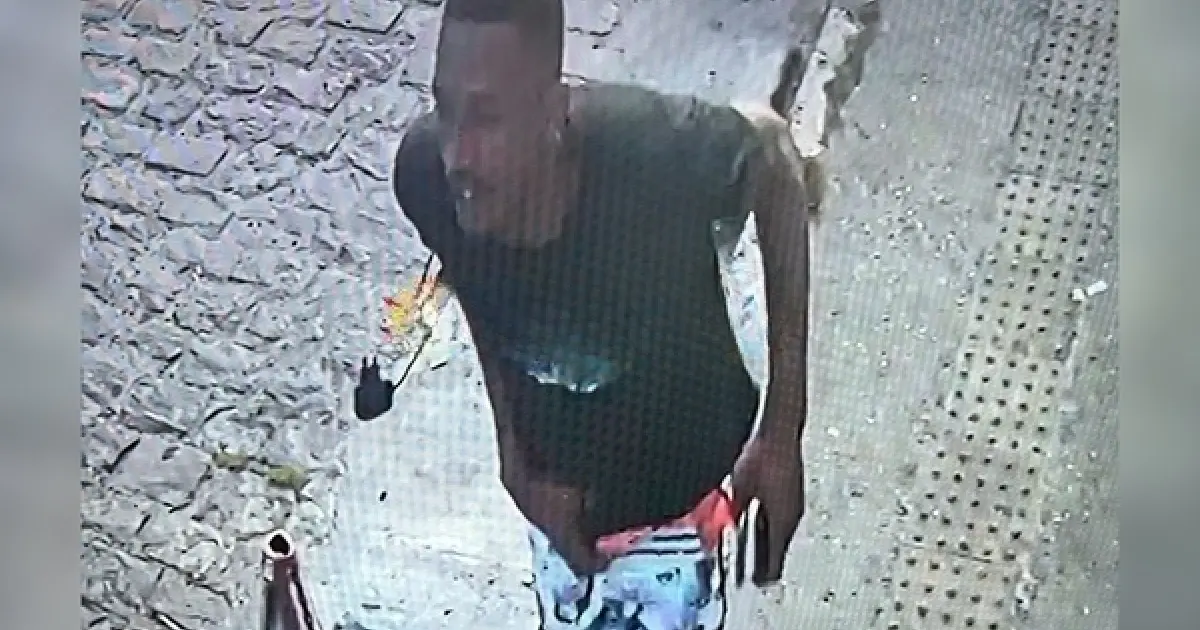 Homem é flagrado roubando padaria e pastelaria no bairro do Barbalho, em Salvador