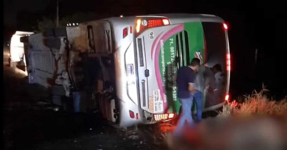 Acidente com ônibus de turismo deixa quatro mortos em trecho da BR-101 perto de Alagoinhas