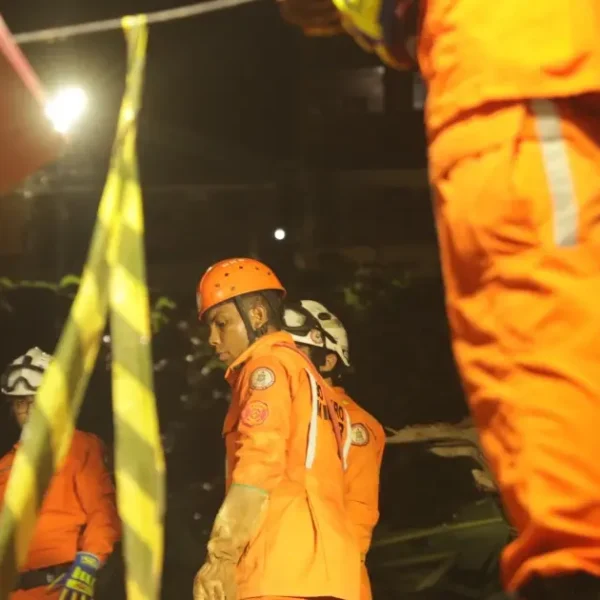 Bombeiros seguem nas buscas pelo rapaz soterrado em Saramandaia e buscas já duram mais de 36 horas