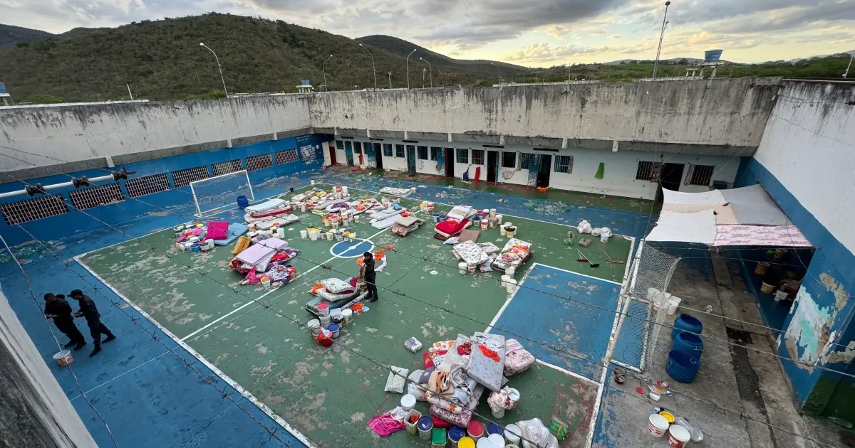 Operação apreende 14 celulares em pavilhão do Conjunto Penal