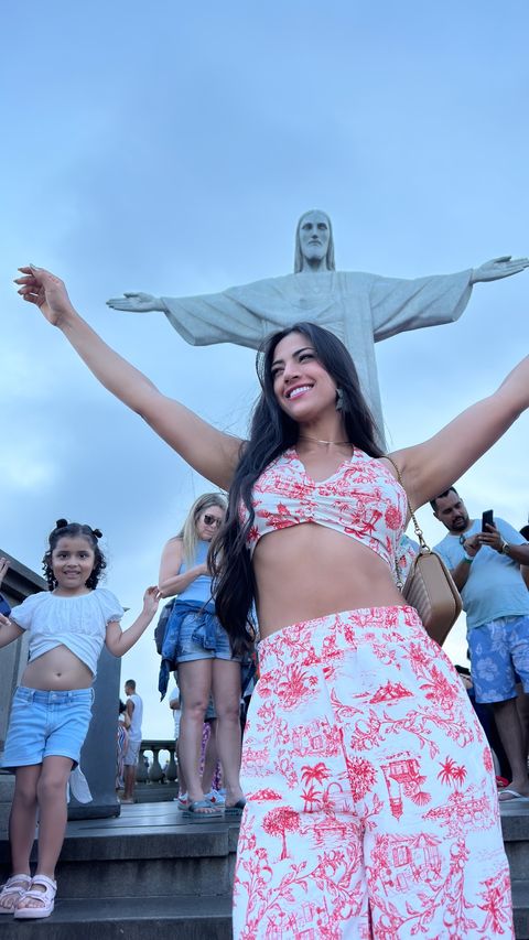 Influencer Adriele Frias Curte Férias no Rio de Janeiro