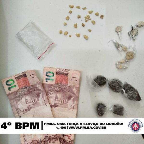 Policiais do 4° BPM apreendem drogas durante a realização da Operação Força Total.