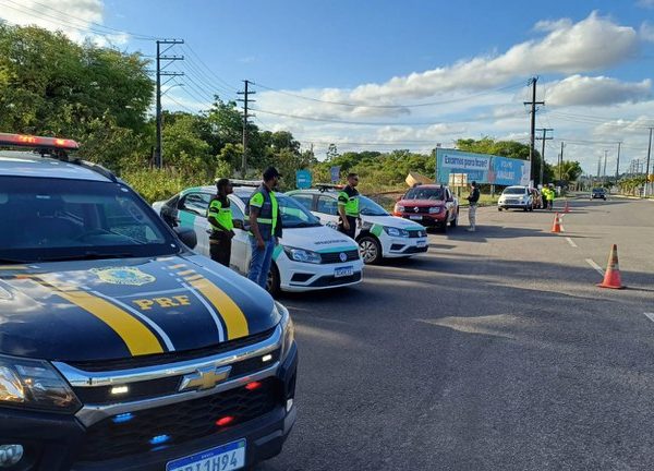 Rodovida : PRF realiza ação integrada com agentes de trânsito da SMTT de Alagoinhas