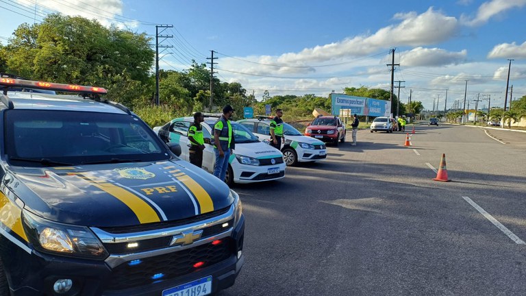 PRF realiza ação integrada com agentes de trânsito da SMTT de Alagoinhas