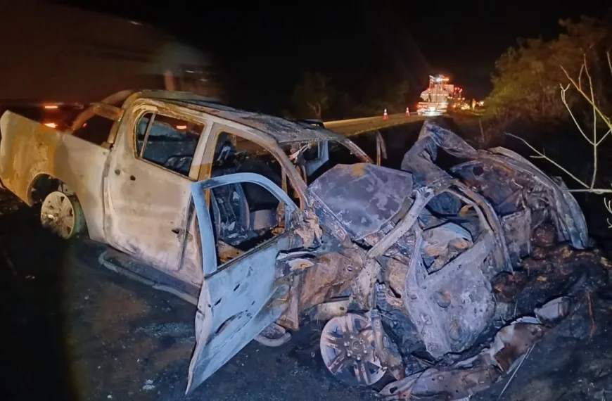 Duas pessoas morrem carbonizadas em acidente de carro na BR-116