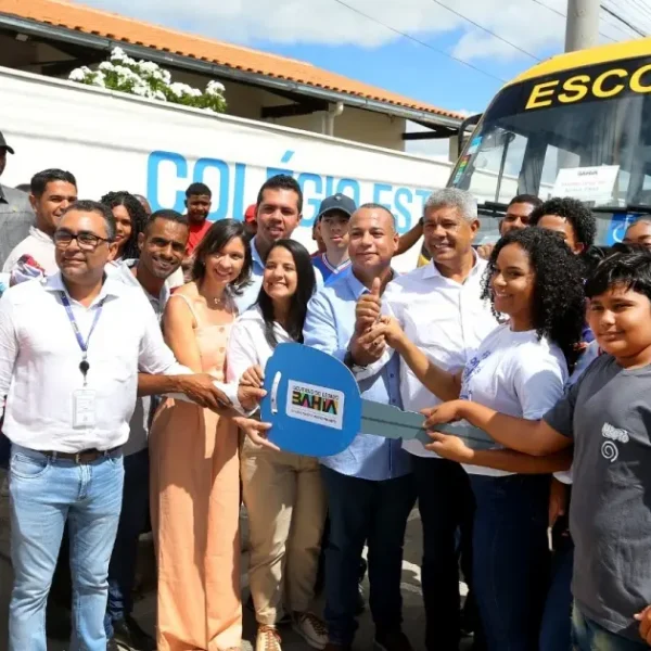 Jerônimo Rodrigues entrega pavimentação da BA-084 e obras de reforma de colégio em Água Fria