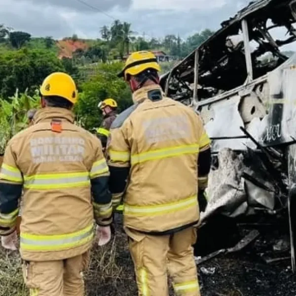 Sobe para 41 o número de mortos em acidente em MG, diz Polícia Civil