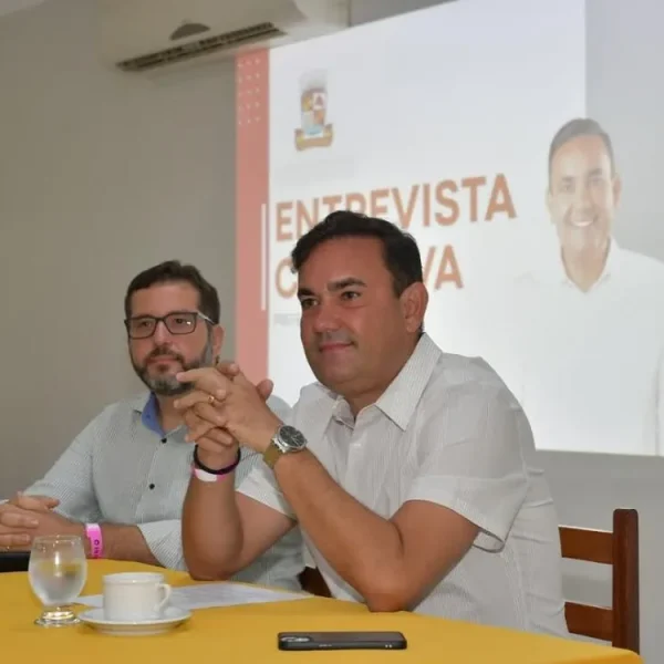 Gustavo Carmo realiza primeira coletiva de imprensa como prefeito de Alagoinhas e apresenta planos para o município