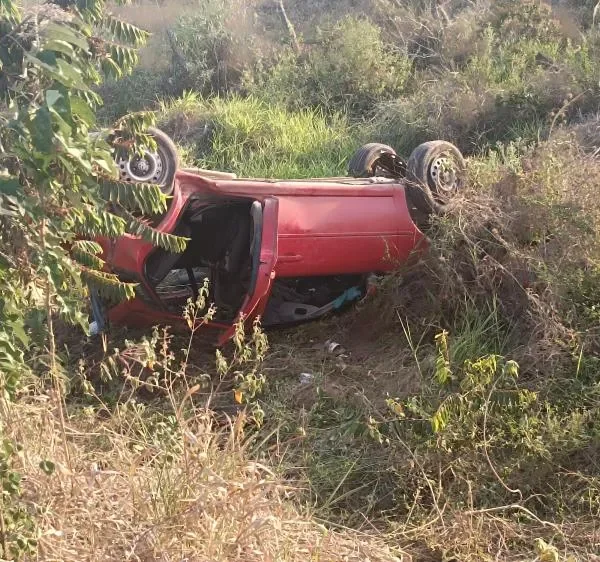 Grave acidente na BA-504 deixa duas pessoas feridas em Alagoinhas