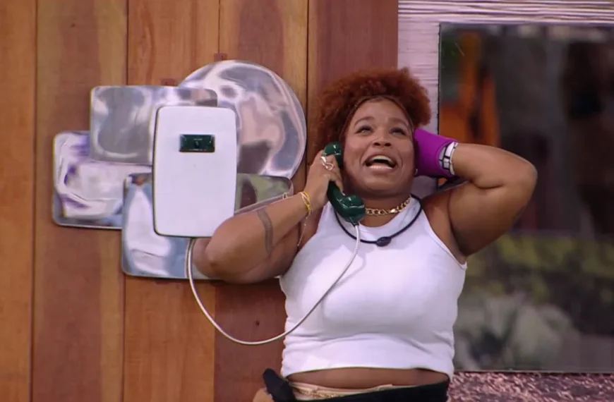 ‘BBB 25’: Camilla atende o Big Fone e coloca nova dupla no 2⁠º paredão