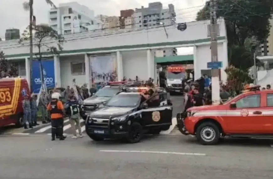 Faroeste: Vaga deixada pela desembargadora Lígia Maria Ramos será preenchida pelo critério de antiguidade terça-feira, 07/01/2025 – 08h20 Por Camila São José Faroeste: Vaga deixada pela desembargadora Lígia Maria Ramos será preenchida pelo critério de antiguidade Foto: AL-BA Menos de um mês após a oficialização da aposentadoria compulsória da desembargadora Lígia Maria Ramos Cunha Lima, devido a fatos ligados à Operação Faroeste, o Tribunal de Justiça da Bahia (TJ-BA) publicou edital para preenchimento da vaga. O assento deixado pela investigada na força-tarefa será preenchido pelo critério de antiguidade. Conforme a publicação no Diário Eletrônico de Justiça desta terça-feira (7), os…