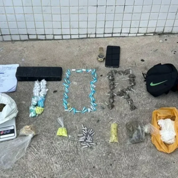 PM aprende drogas no bairro de São Caetano, em Salvador