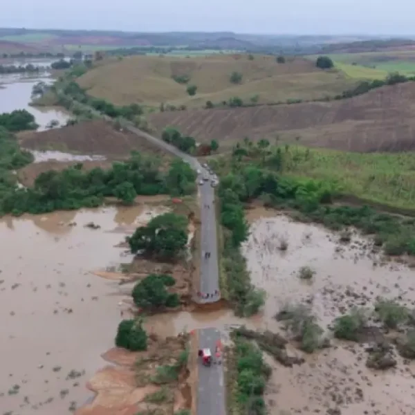 Tragédia em Sergipe: Rodovia cede e causa a morte de três pessoas