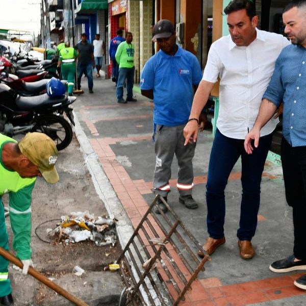 Prefeitura de Alagoinhas realiza limpeza para prevenir alagamentos no centro da cidade