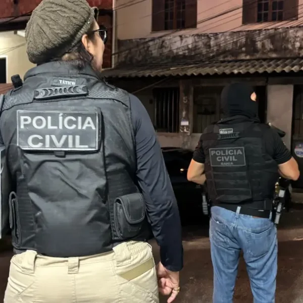 Quatro suspeitos morrem em confronto com a polícia durante operação que mira integrantes de grupos criminosos em Salvador