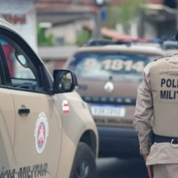 Viatura da Polícia Militar é atingida por tiros no Nordeste de Amaralina, em Salvador