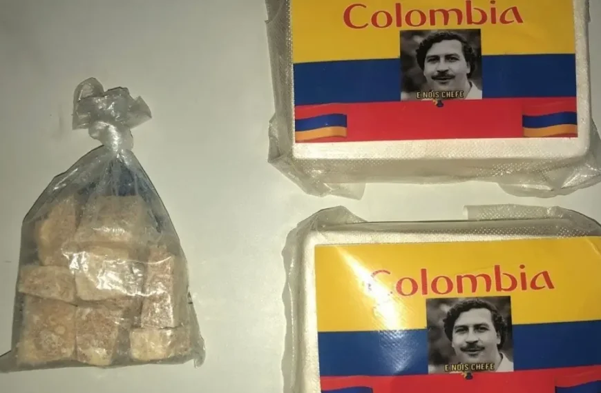 Dupla é presa na Bahia com tabletes de cocaína personalizados com imagem de Pablo Escobar