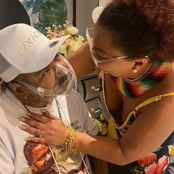 Esposa de Arlindo Cruz atualiza estado de saúde do artista