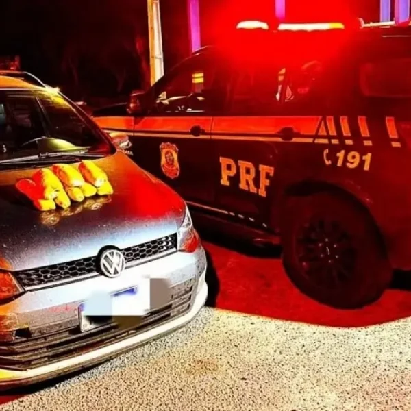 Quatro mulheres são presas com oito quilos de maconha em compartimento de airbag na BR-324