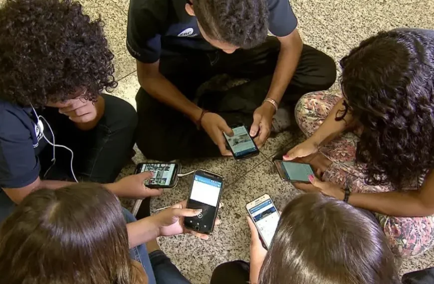 Adolescentes não recebem apoio emocional para lidar com redes sociais, diz pesquisa