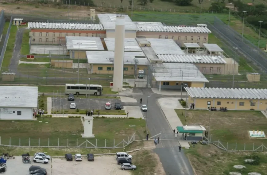 Advogado é preso ao tentar levar drogas e cartas de detentos em presídio de segurança máxima na Bahia; veja material