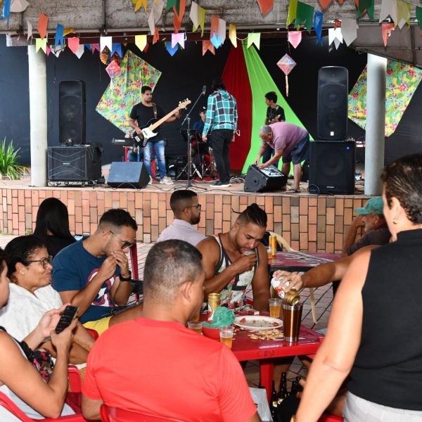Forró e tradição marcam a primeira noite junina no Mercado do Artesão
