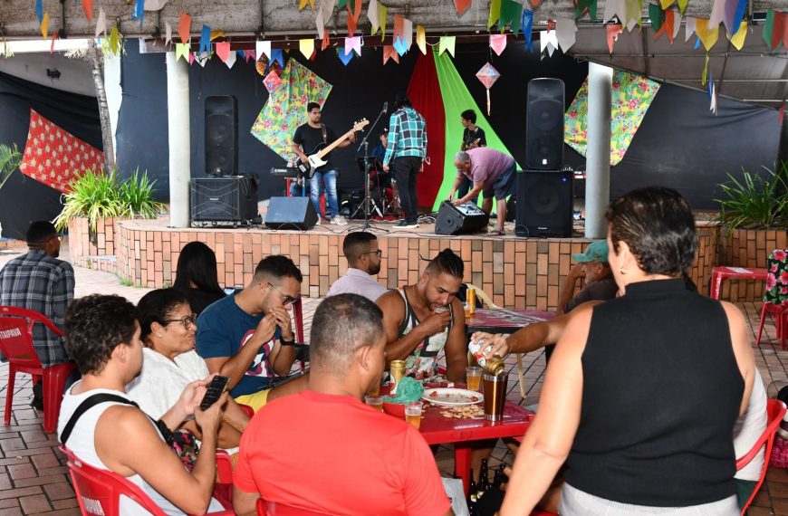 Forró e tradição marcam a primeira noite junina no Mercado do Artesão