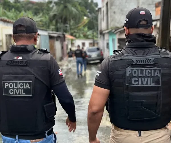 Suspeito de vender drogas em praia de Salvador é preso