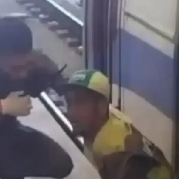 Homem que ficou preso entre trem e plataforma do metrô de Salvador está em estado grave