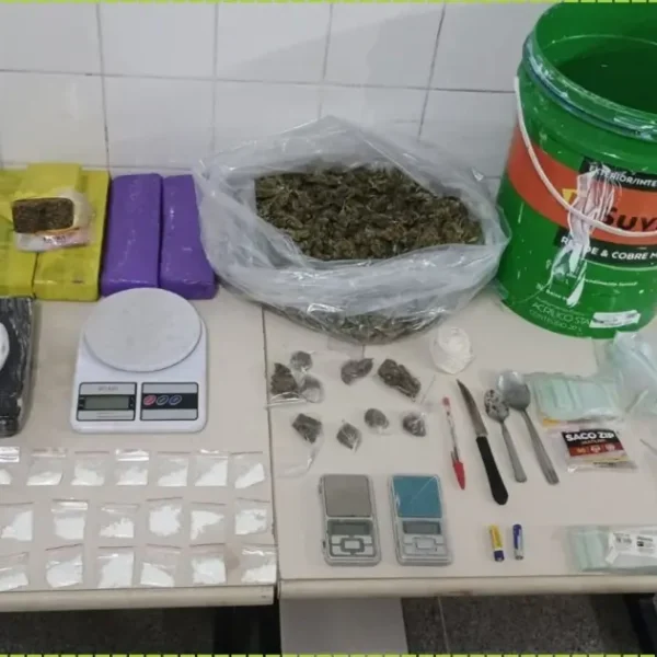 Polícia apreende drogas e balanças de precisão após confronto no Recôncavo Baiano