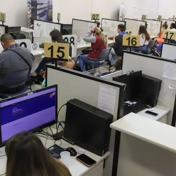 IBGE: taxa de desemprego no país cai a 6,2% em maio e emprego com carteira assinada bate recorde